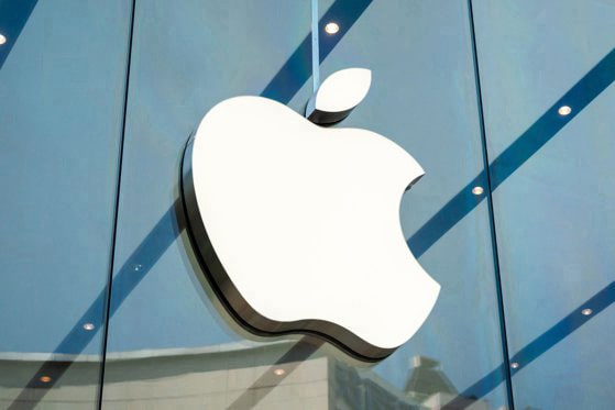 Apple lansează o nouă funcţie: cumperi prin atingerea Iphone-urilor între ele